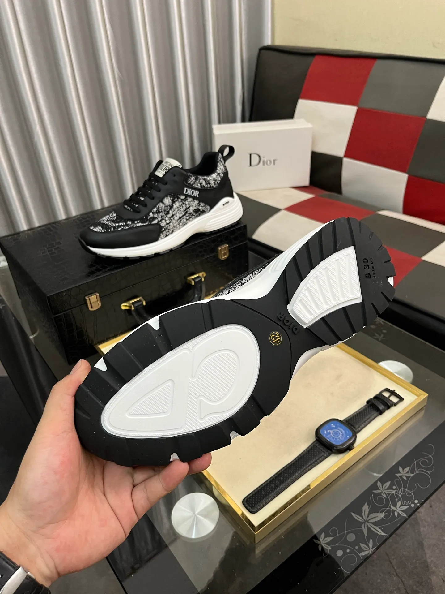 Men's shoes 💰440⌚️⌚️[Dior] The toe box is designed to be a bit wider. The upper foot comfort is perfect. The thread is beautiful. It fits the pants perfectly and is versatile. Decorated with various classic details. It is an ideal choice for daily styling. It can be matched with various casual items to create exquisite looks. Fabric: First-layer cowhide/lining sheepskin TPU original outsole Size: 38-443️⃣Colors available